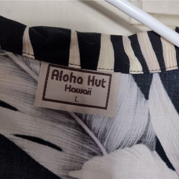Aloha Hut top and Capri set - Picture 3 of 11